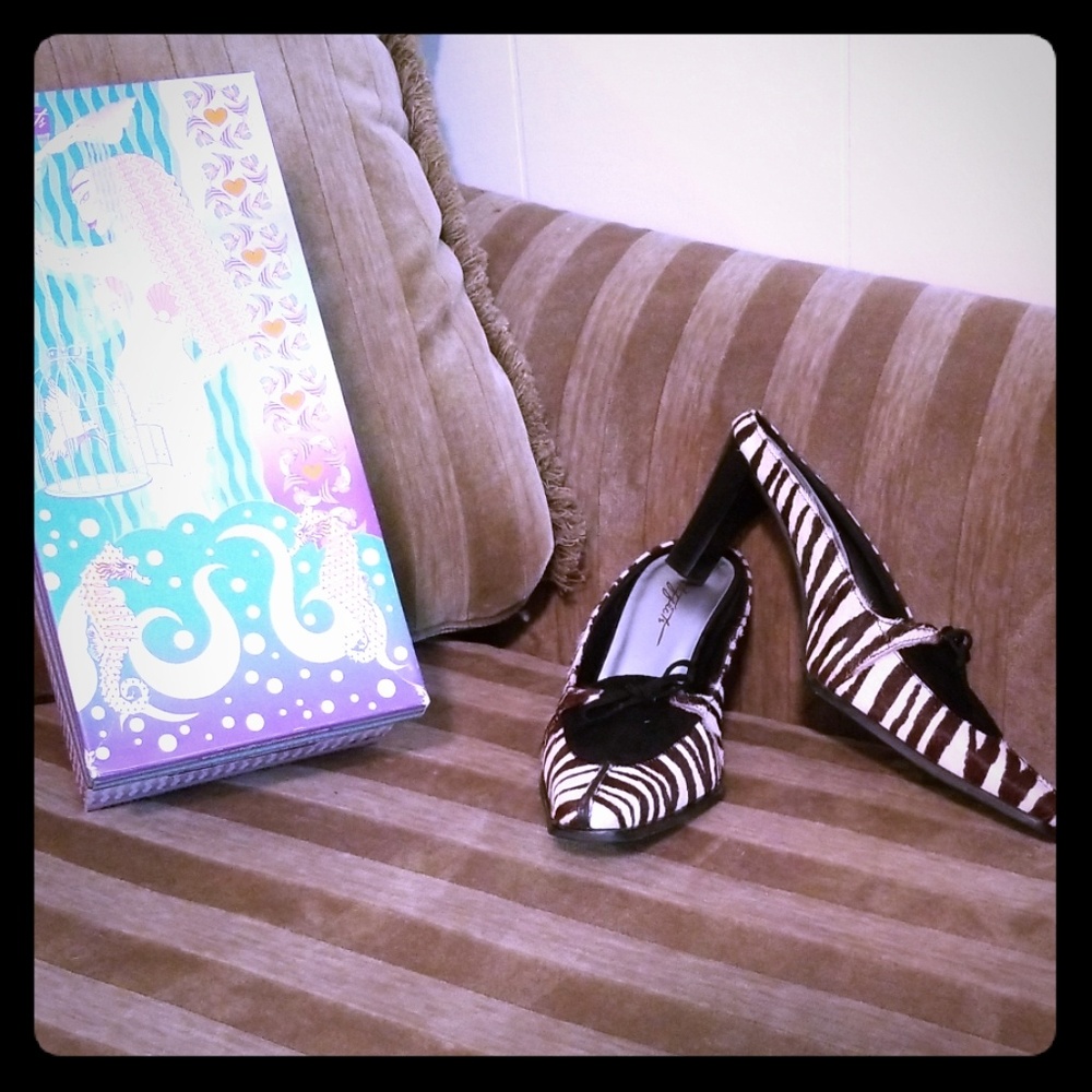 Art effects dress mules